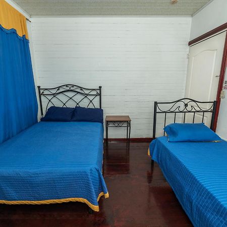 Hostal Amador Familiar Panama City Room photo