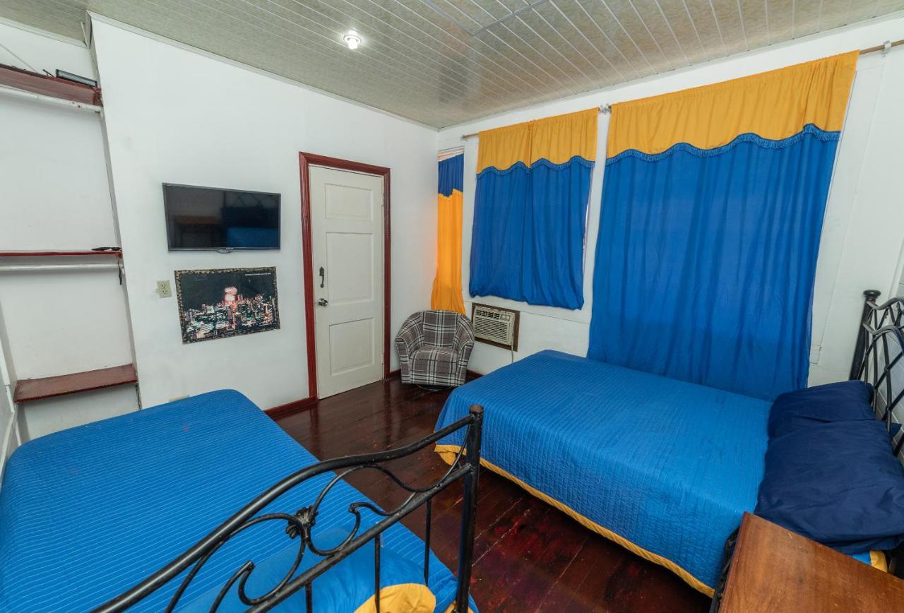 Hostal Amador Familiar Panama City Room photo