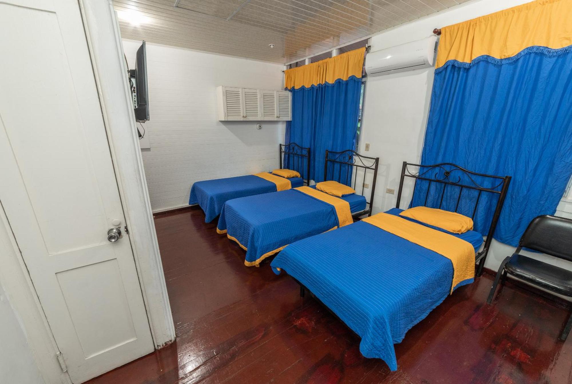 Hostal Amador Familiar Panama City Room photo