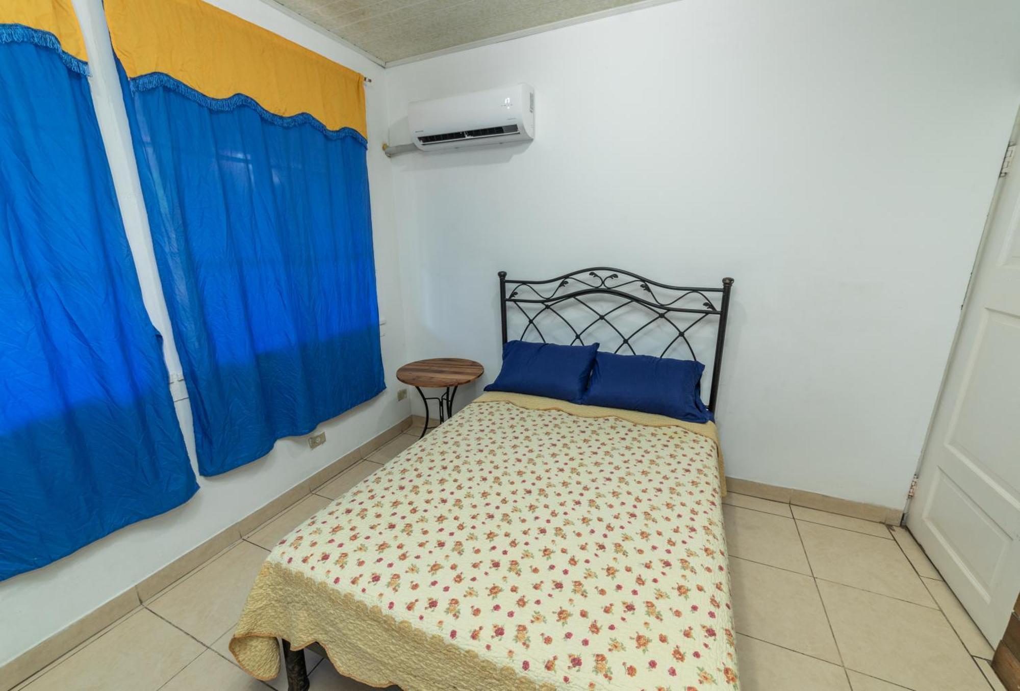Hostal Amador Familiar Panama City Room photo